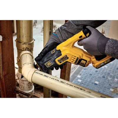Купити Пила шабельна акумуляторна безщіткова DeWALT DCS367P2. Офіційний магазин Dewalt Україна. Фірмовий інструмент та обладнання DeWALT, STANLEY, BLACK+DECKER, BOSTITCH