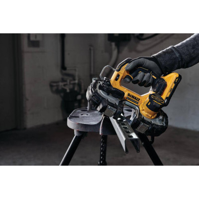 Купити Пила стрічкова акумуляторна безщіткова DeWALT DCS377NT. Офіційний магазин Dewalt Україна. Фірмовий інструмент та обладнання DeWALT, STANLEY, BLACK+DECKER, BOSTITCH
