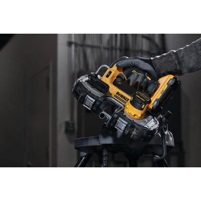 Купити Пила стрічкова акумуляторна безщіткова DeWALT DCS377NT. Офіційний магазин Dewalt Україна. Фірмовий інструмент та обладнання DeWALT, STANLEY, BLACK+DECKER, BOSTITCH