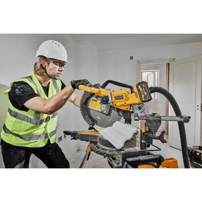 Купити Пилка торцювальна акумуляторна безщіткова DeWALT DCS781N. Офіційний магазин Dewalt Україна. Фірмовий інструмент та обладнання DeWALT, STANLEY, BLACK+DECKER, BOSTITCH