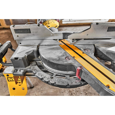 Купити Пилка торцювальна акумуляторна безщіткова DeWALT DCS781X2. Офіційний магазин Dewalt Україна. Фірмовий інструмент та обладнання DeWALT, STANLEY, BLACK+DECKER, BOSTITCH
