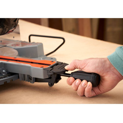 Купить Пила торцовочная сетевая BLACK+DECKER BES701. Официальный магазин Dewalt Украина. Фирменный инструмент и оборудовние DeWALT, STANLEY, BLACK+DECKER, BOSTITCH