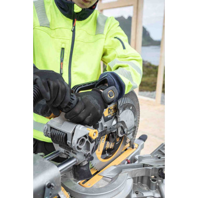 Купити Пилка торцювальна акумуляторна безщіткова DeWALT DCS782N. Офіційний магазин Dewalt Україна. Фірмовий інструмент та обладнання DeWALT, STANLEY, BLACK+DECKER, BOSTITCH