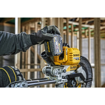 Купити Пила торцювальна акумуляторна безщіткова DeWALT DCS727N. Офіційний магазин Dewalt Україна. Фірмовий інструмент та обладнання DeWALT, STANLEY, BLACK+DECKER, BOSTITCH