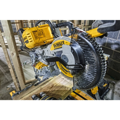 Купити Пила торцювальна акумуляторна безщіткова DeWALT DCS727N. Офіційний магазин Dewalt Україна. Фірмовий інструмент та обладнання DeWALT, STANLEY, BLACK+DECKER, BOSTITCH