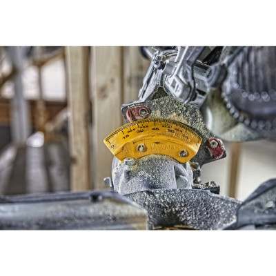 Купити Пила торцювальна акумуляторна безщіткова DeWALT DCS727N. Офіційний магазин Dewalt Україна. Фірмовий інструмент та обладнання DeWALT, STANLEY, BLACK+DECKER, BOSTITCH