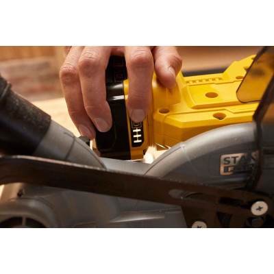 Купити Пила торцювальна акумуляторна STANLEY FATMAX SFMCS701M1. Офіційний магазин Dewalt Україна. Фірмовий інструмент та обладнання DeWALT, STANLEY, BLACK+DECKER, BOSTITCH