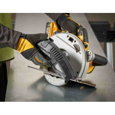 Купити Пилка дискова по металу акумуляторна DeWALT DCS383H2. Офіційний магазин Dewalt Україна. Фірмовий інструмент та обладнання DeWALT, STANLEY, BLACK+DECKER, BOSTITCH