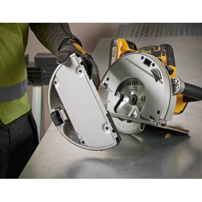 Купити Пилка дискова по металу акумуляторна DeWALT DCS383H2. Офіційний магазин Dewalt Україна. Фірмовий інструмент та обладнання DeWALT, STANLEY, BLACK+DECKER, BOSTITCH