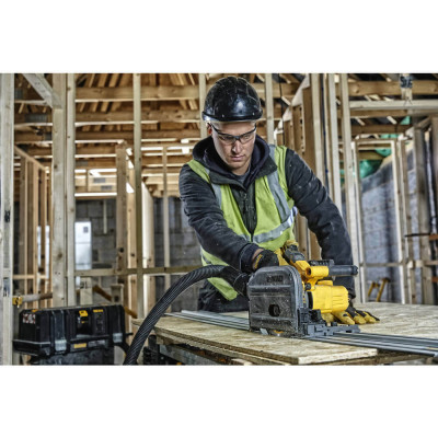 Купить Пила дисковая погружная аккумуляторная бесщёточная DeWALT DCS520T2R. Официальный магазин Dewalt Украина. Фирменный инструмент и оборудовние DeWALT, STANLEY, BLACK+DECKER, BOSTITCH