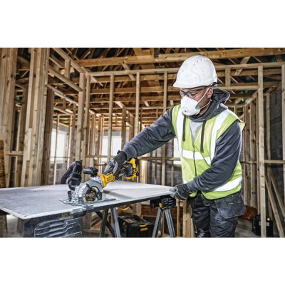 Купити Пила дискова акумуляторна безщіткова DeWALT DCS571N. Офіційний магазин Dewalt Україна. Фірмовий інструмент та обладнання DeWALT, STANLEY, BLACK+DECKER, BOSTITCH