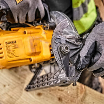 Купити Пила дискова акумуляторна безщіткова DeWALT DCS577N. Офіційний магазин Dewalt Україна. Фірмовий інструмент та обладнання DeWALT, STANLEY, BLACK+DECKER, BOSTITCH