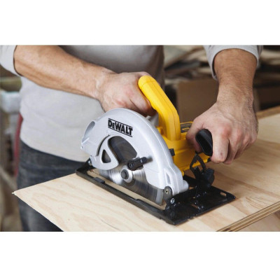 Купити Пила дискова мережева DeWALT DWE560K. Офіційний магазин Dewalt Україна. Фірмовий інструмент та обладнання DeWALT, STANLEY, BLACK+DECKER, BOSTITCH