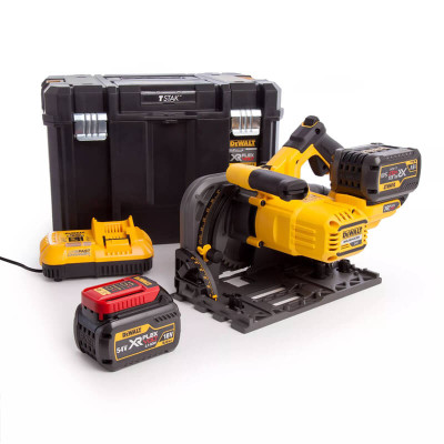 Купити Пила дискова занурювальна акумуляторна DeWALT DCS520T2. Офіційний магазин Dewalt Україна. Фірмовий інструмент та обладнання DeWALT, STANLEY, BLACK+DECKER, BOSTITCH
