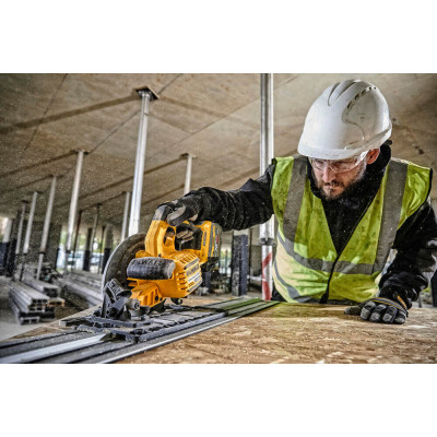 Купити Пила дискова акумуляторна DeWALT DCS579X2. Офіційний магазин Dewalt Україна. Фірмовий інструмент та обладнання DeWALT, STANLEY, BLACK+DECKER, BOSTITCH