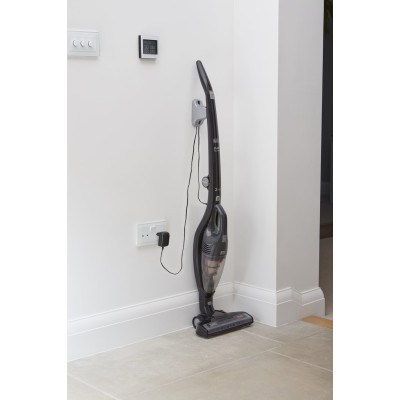 Купити Пилосос акумуляторний (електровіник) BLACK+DECKER SVB620JW. Офіційний магазин Dewalt Україна. Фірмовий інструмент та обладнання DeWALT, STANLEY, BLACK+DECKER, BOSTITCH