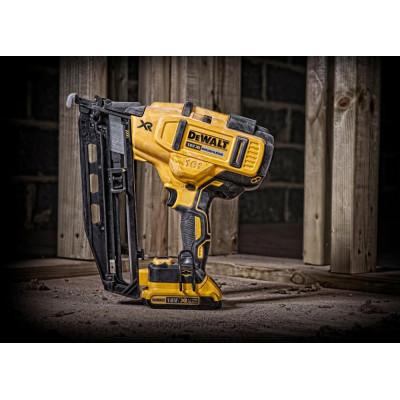 Купити Пістолет цвяхозабивний акумуляторний безщітковий DeWALT DCN662NT. Офіційний магазин Dewalt Україна. Фірмовий інструмент та обладнання DeWALT, STANLEY, BLACK+DECKER, BOSTITCH