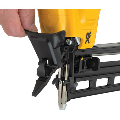 Купити Пістолет цвяхозабивний акумуляторний безщітковий DeWALT DCN662NT. Офіційний магазин Dewalt Україна. Фірмовий інструмент та обладнання DeWALT, STANLEY, BLACK+DECKER, BOSTITCH