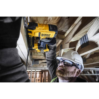 Купити Степлер скобозабивний акумуляторний DeWALT DCN701D2. Офіційний магазин Dewalt Україна. Фірмовий інструмент та обладнання DeWALT, STANLEY, BLACK+DECKER, BOSTITCH