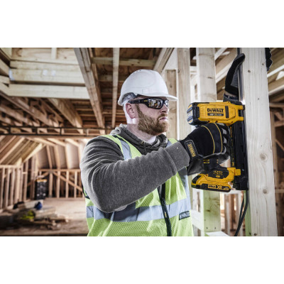 Купити Степлер скобозабивний акумуляторний DeWALT DCN701D2. Офіційний магазин Dewalt Україна. Фірмовий інструмент та обладнання DeWALT, STANLEY, BLACK+DECKER, BOSTITCH