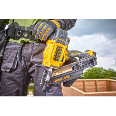 Купити Пістолет цвяхозабивний акумуляторний безщітковий DeWALT DCN930N. Офіційний магазин Dewalt Україна. Фірмовий інструмент та обладнання DeWALT, STANLEY, BLACK+DECKER, BOSTITCH