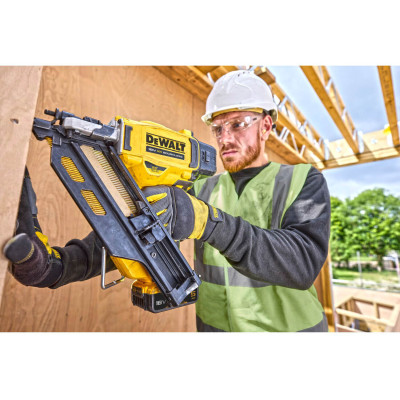 Купити Пістолет цвяхозабивний акумуляторний безщітковий DeWALT DCN930N. Офіційний магазин Dewalt Україна. Фірмовий інструмент та обладнання DeWALT, STANLEY, BLACK+DECKER, BOSTITCH