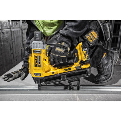 Купити Пістолет цвяхозабивний по бетону акумуляторний безщітковий DeWALT DCN890N. Офіційний магазин Dewalt Україна. Фірмовий інструмент та обладнання DeWALT, STANLEY, BLACK+DECKER, BOSTITCH