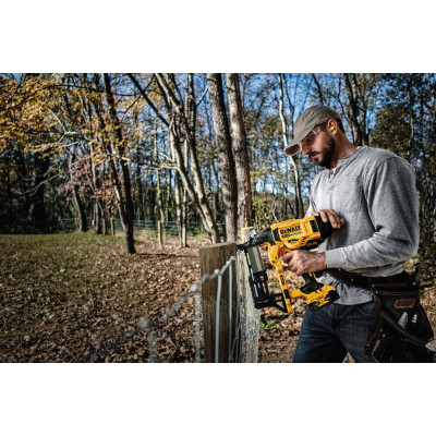 Купити Степлер скобозабивний акумуляторний безщітковий DeWALT DCFS950P2. Офіційний магазин Dewalt Україна. Фірмовий інструмент та обладнання DeWALT, STANLEY, BLACK+DECKER, BOSTITCH