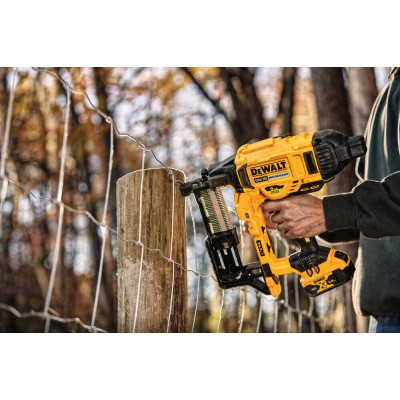 Купити Степлер скобозабивний акумуляторний безщітковий DeWALT DCFS950P2. Офіційний магазин Dewalt Україна. Фірмовий інструмент та обладнання DeWALT, STANLEY, BLACK+DECKER, BOSTITCH
