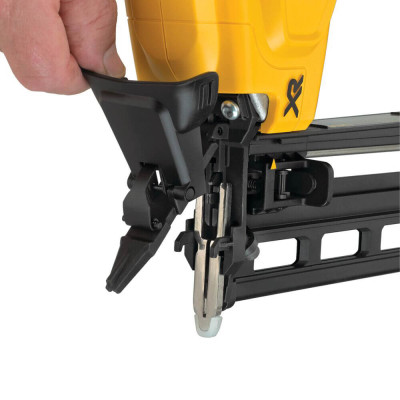 Купити Пістолет цвяхозабивний акумуляторний безщітковий DeWALT DCN662D2. Офіційний магазин Dewalt Україна. Фірмовий інструмент та обладнання DeWALT, STANLEY, BLACK+DECKER, BOSTITCH