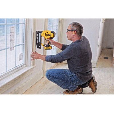 Купити Пістолет цвяхозабивний акумуляторний безщітковий DeWALT DCN662D2. Офіційний магазин Dewalt Україна. Фірмовий інструмент та обладнання DeWALT, STANLEY, BLACK+DECKER, BOSTITCH