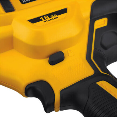 Купити Степлер скобозабивний акумуляторний безщітковий DeWALT DCN681N. Офіційний магазин Dewalt Україна. Фірмовий інструмент та обладнання DeWALT, STANLEY, BLACK+DECKER, BOSTITCH