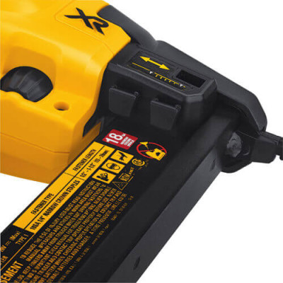 Купити Степлер скобозабивний акумуляторний безщітковий DeWALT DCN681N. Офіційний магазин Dewalt Україна. Фірмовий інструмент та обладнання DeWALT, STANLEY, BLACK+DECKER, BOSTITCH