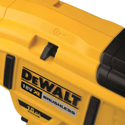 Купити Степлер скобозабивний акумуляторний безщітковий DeWALT DCN681N. Офіційний магазин Dewalt Україна. Фірмовий інструмент та обладнання DeWALT, STANLEY, BLACK+DECKER, BOSTITCH