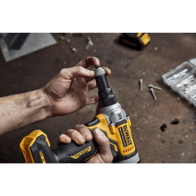 Купити Заклепочник акумуляторний безщітковий DeWALT DCF414E2GT. Офіційний магазин Dewalt Україна. Фірмовий інструмент та обладнання DeWALT, STANLEY, BLACK+DECKER, BOSTITCH