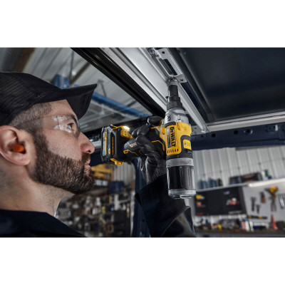 Купити Заклепочник акумуляторний безщітковий DeWALT DCF414NT. Офіційний магазин Dewalt Україна. Фірмовий інструмент та обладнання DeWALT, STANLEY, BLACK+DECKER, BOSTITCH