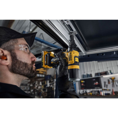 Купити Заклепочник акумуляторний безщітковий DeWALT DCF403NT. Офіційний магазин Dewalt Україна. Фірмовий інструмент та обладнання DeWALT, STANLEY, BLACK+DECKER, BOSTITCH