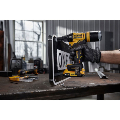 Купити Заклепочник акумуляторний безщітковий DeWALT DCF403NT. Офіційний магазин Dewalt Україна. Фірмовий інструмент та обладнання DeWALT, STANLEY, BLACK+DECKER, BOSTITCH