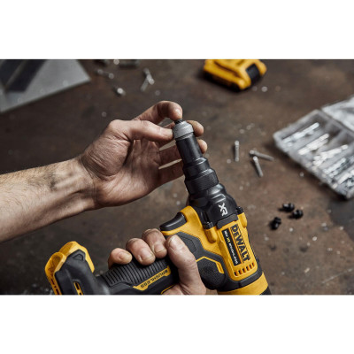Купити Заклепочник акумуляторний безщітковий DeWALT DCF403NT. Офіційний магазин Dewalt Україна. Фірмовий інструмент та обладнання DeWALT, STANLEY, BLACK+DECKER, BOSTITCH