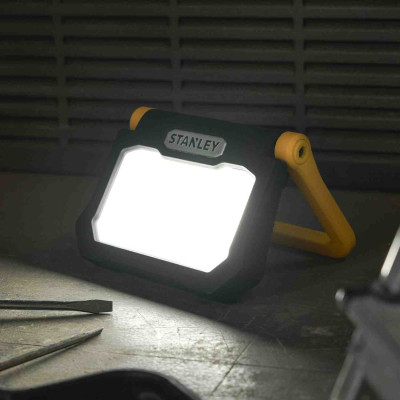 Купить Прожектор светодиодный STANLEY SXLS50118E. Официальный магазин Dewalt Украина. Фирменный инструмент и оборудовние DeWALT, STANLEY, BLACK+DECKER, BOSTITCH