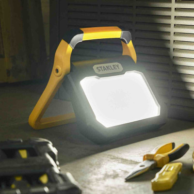 Купить Прожектор светодиодный STANLEY SXLS50120E. Официальный магазин Dewalt Украина. Фирменный инструмент и оборудовние DeWALT, STANLEY, BLACK+DECKER, BOSTITCH