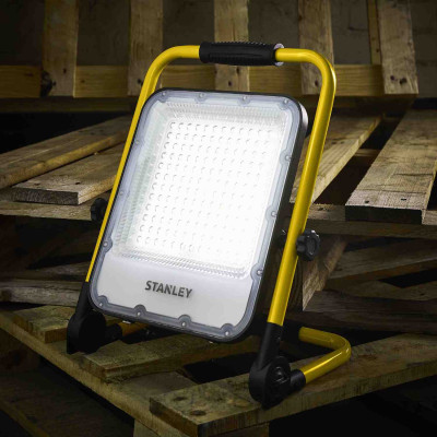 Купить Прожектор светодиодный STANLEY SXLS37179E. Официальный магазин Dewalt Украина. Фирменный инструмент и оборудовние DeWALT, STANLEY, BLACK+DECKER, BOSTITCH