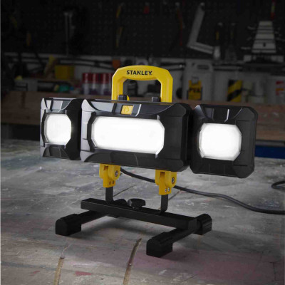 Купить Прожектор светодиодный STANLEY SXLS37180E. Официальный магазин Dewalt Украина. Фирменный инструмент и оборудовние DeWALT, STANLEY, BLACK+DECKER, BOSTITCH