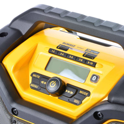 Купити Зарядний пристрій-радіоприймач DeWALT DCR027. Офіційний магазин Dewalt Україна. Фірмовий інструмент та обладнання DeWALT, STANLEY, BLACK+DECKER, BOSTITCH