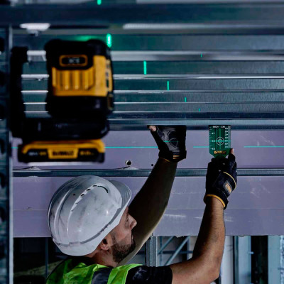 Купити Рівень лазерний лінійний DeWALT DCLE34021N. Офіційний магазин Dewalt Україна. Фірмовий інструмент та обладнання DeWALT, STANLEY, BLACK+DECKER, BOSTITCH