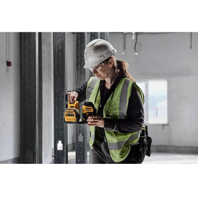 Купити Рівень лазерний лінійний DeWALT DCE088D1G18. Офіційний магазин Dewalt Україна. Фірмовий інструмент та обладнання DeWALT, STANLEY, BLACK+DECKER, BOSTITCH