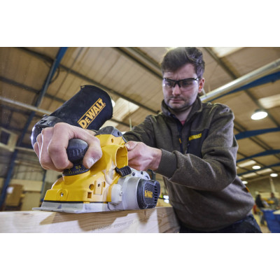 Купити Рубанок мережевий DeWALT D26500. Офіційний магазин Dewalt Україна. Фірмовий інструмент та обладнання DeWALT, STANLEY, BLACK+DECKER, BOSTITCH