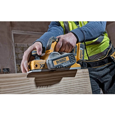 Купити Рубанок акумуляторний безщітковий DeWALT DCP580NT. Офіційний магазин Dewalt Україна. Фірмовий інструмент та обладнання DeWALT, STANLEY, BLACK+DECKER, BOSTITCH