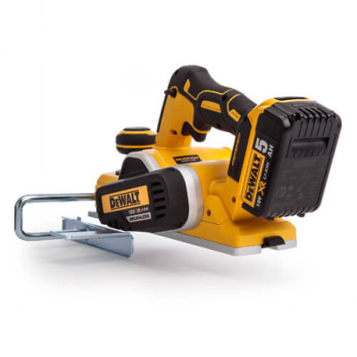 Купити Рубанок акумуляторний безщітковий DeWALT DCP580P2. Офіційний магазин Dewalt Україна. Фірмовий інструмент та обладнання DeWALT, STANLEY, BLACK+DECKER, BOSTITCH