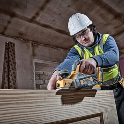 Купити Рубанок акумуляторний безщітковий DeWALT DCP580P2. Офіційний магазин Dewalt Україна. Фірмовий інструмент та обладнання DeWALT, STANLEY, BLACK+DECKER, BOSTITCH